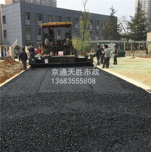 大兴生物医药基地沥青摊铺