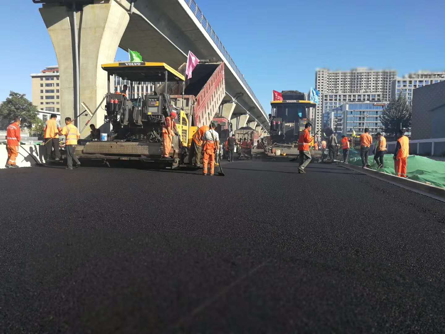 滨河路南延一期沥青路面施工